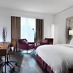 Hotel Courtyard By Marriott East 4*