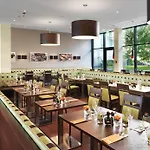 Courtyard By Marriott East Hotel