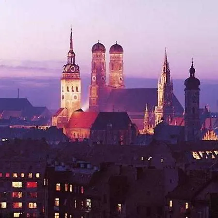 Courtyard By Marriott East Hotel München