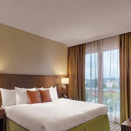 Courtyard By Marriott East