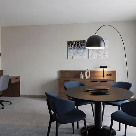 Hotel Courtyard By Marriott East 4*