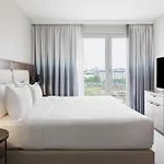Courtyard By Marriott East Отель 4*