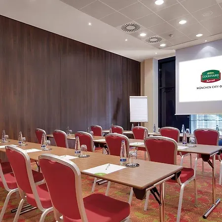 Courtyard By Marriott East Hotel