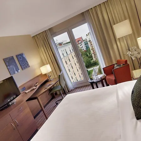 Hotel Courtyard By Marriott East 4*