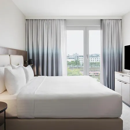 Courtyard By Marriott East מלון 4*