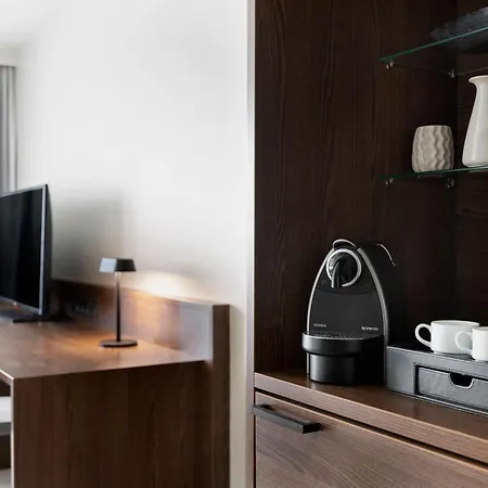 Courtyard By Marriott East 4*