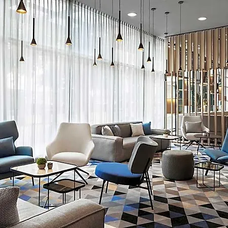 Courtyard By Marriott East Szálloda