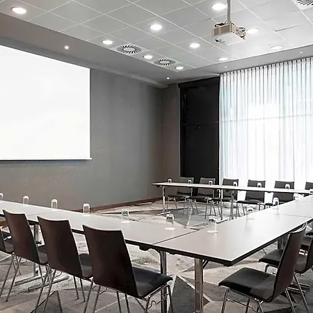 Courtyard By Marriott East 4*