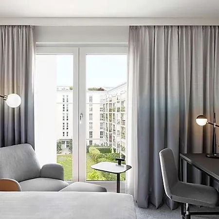 Courtyard By Marriott East 4*