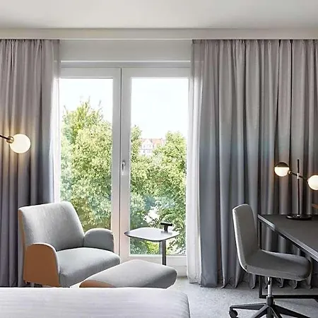 Courtyard By Marriott East 4*