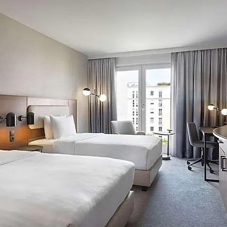 Courtyard By Marriott East Szálloda 4*