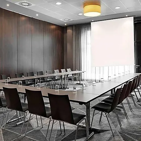 Szálloda Courtyard By Marriott East 4*