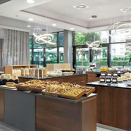 Courtyard By Marriott East Szálloda 4*
