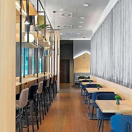 Courtyard By Marriott East Szálloda 4*