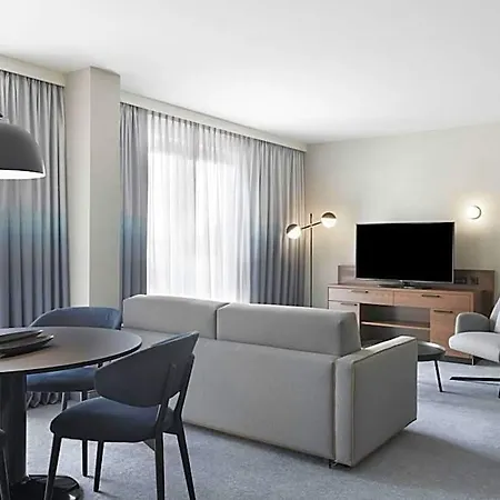 Courtyard By Marriott East Szálloda 4*