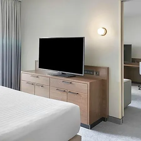 Courtyard By Marriott East Szálloda