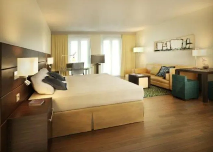 Hotel Courtyard By Marriott East 4*