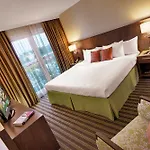 Courtyard By Marriott East Hotell