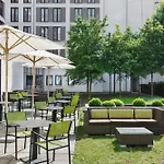 Courtyard By Marriott East Hotell