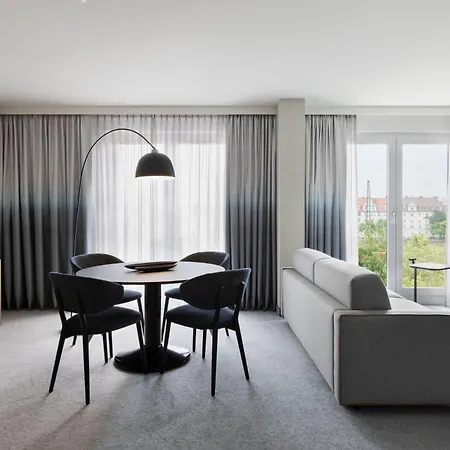 Отель Courtyard By Marriott East