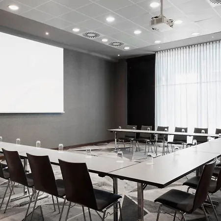 Courtyard By Marriott East Отель 4*
