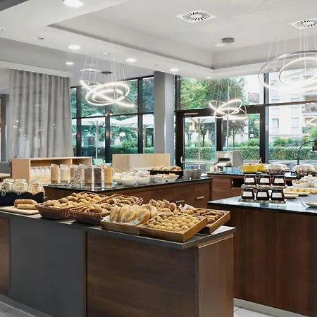 מלון Courtyard By Marriott East