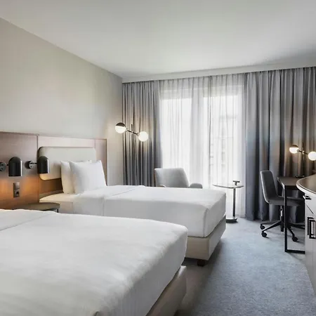 Courtyard By Marriott East Hotel