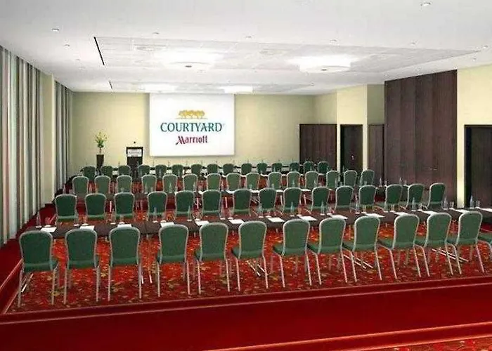מלון Courtyard By Marriott East 4*