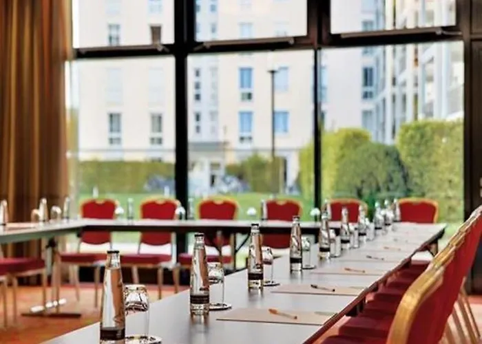 Courtyard By Marriott East מלון 4*