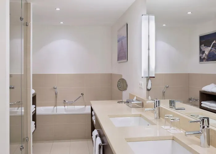 Hotel Courtyard By Marriott East 4*
