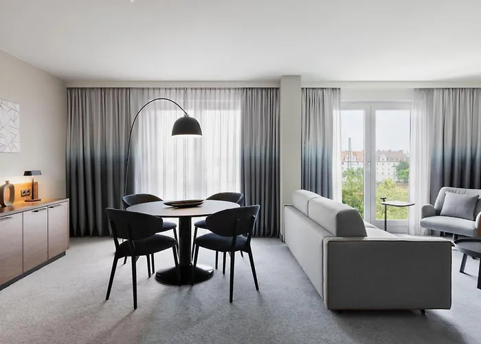 Hotel Courtyard By Marriott East