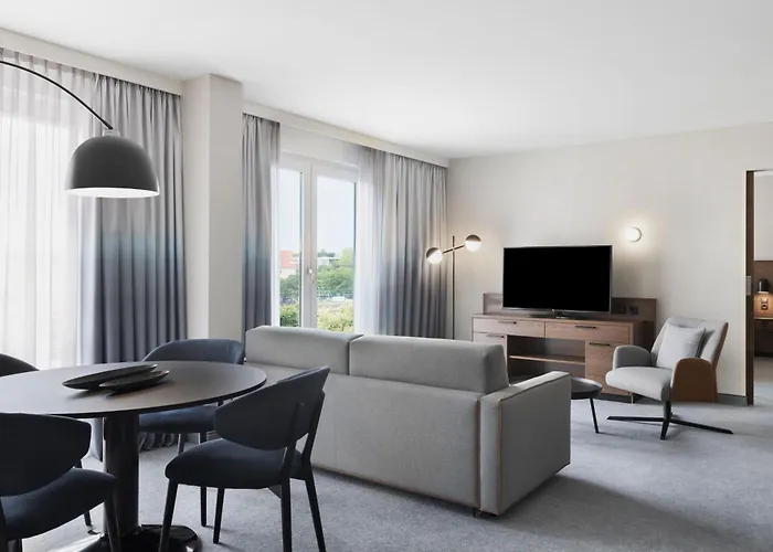 Courtyard By Marriott East