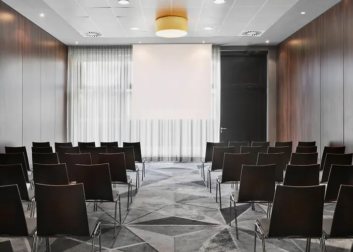 Courtyard By Marriott East