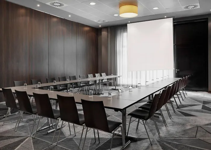 מלון Courtyard By Marriott East