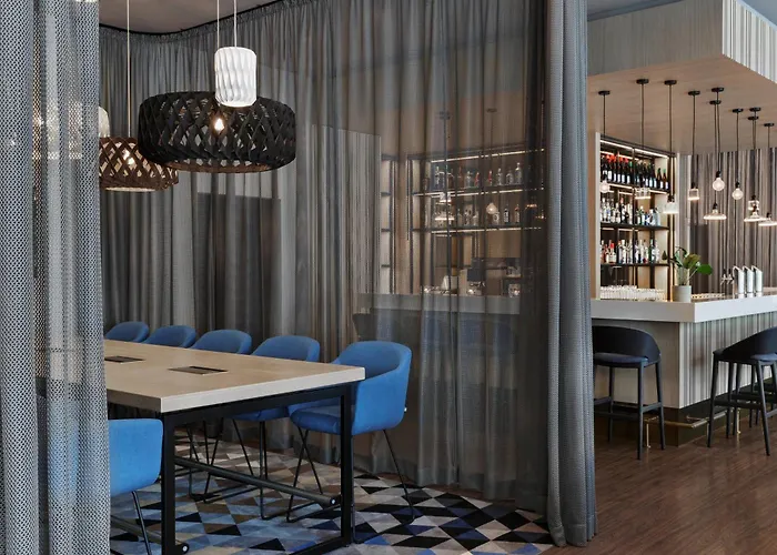 מלון Courtyard By Marriott East 4*