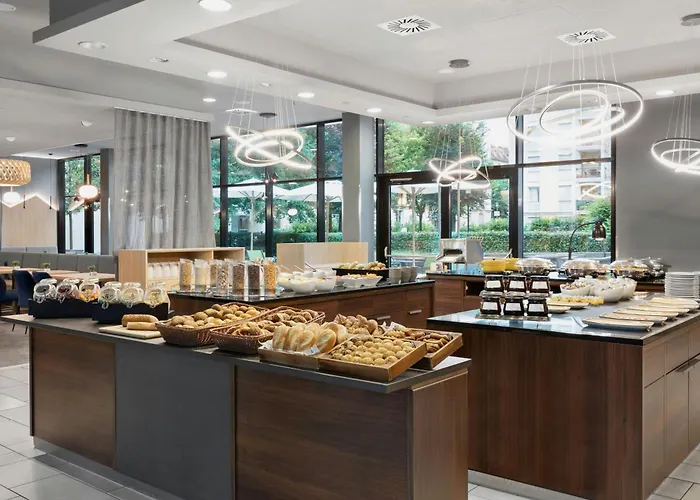 מלון Courtyard By Marriott East