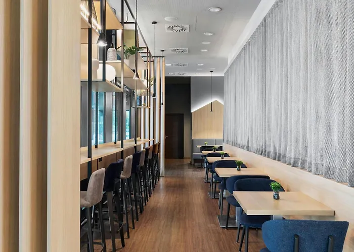 Courtyard By Marriott East Hotel 4*