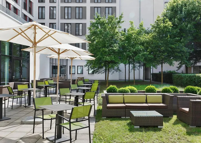 Courtyard By Marriott East Hotel