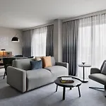 Courtyard By Marriott East Hotel
