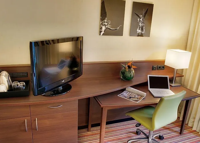 Hotel Courtyard By Marriott East 4*