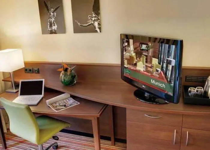Courtyard By Marriott East 4*